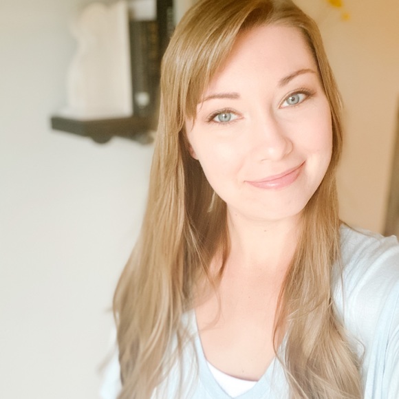 Meet your Posher, Joleen - Picture 1 of 10